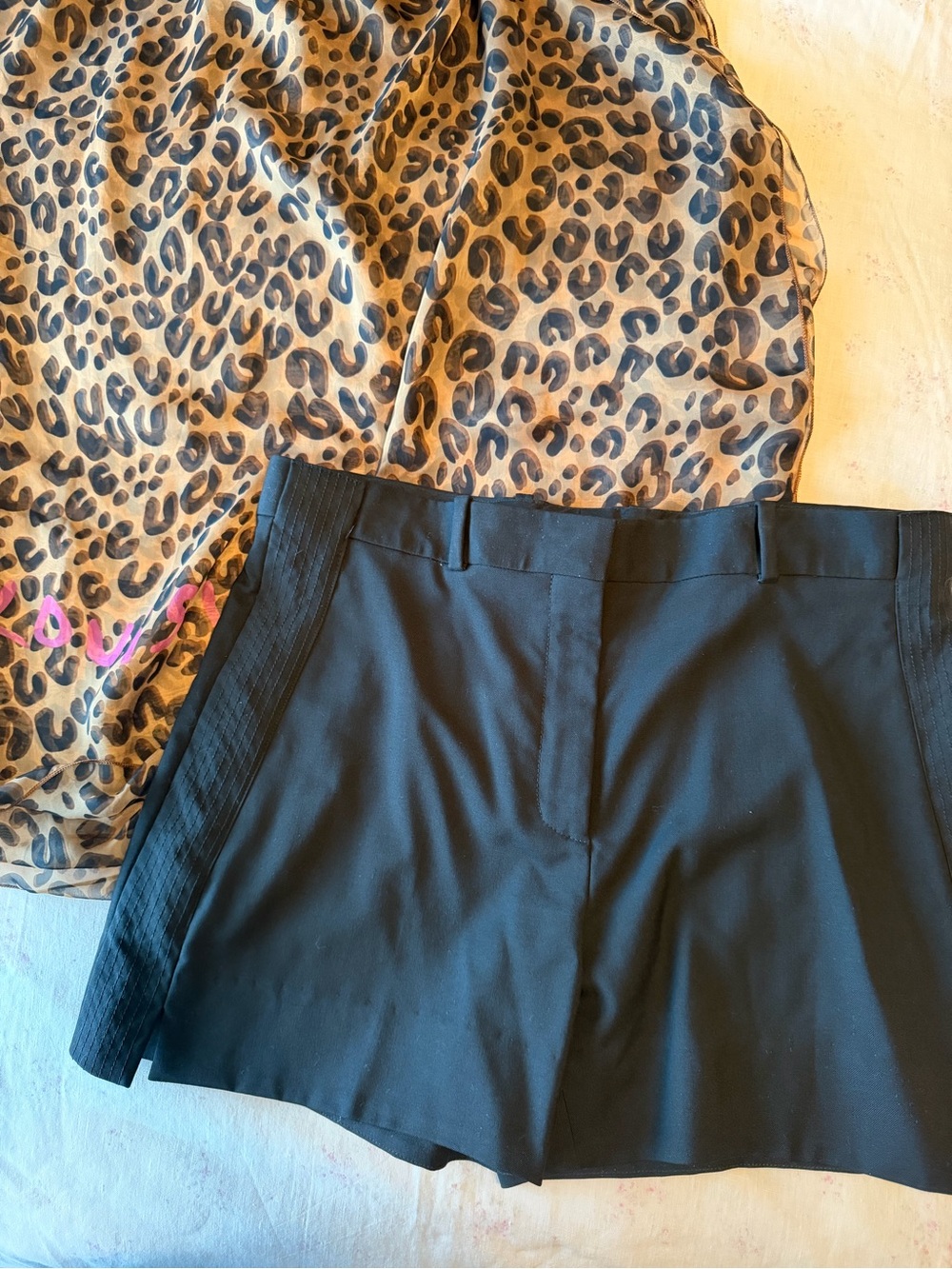 Louis Vuitton Classic Black Tailored Women’s Shorts sz 42, 34” waist